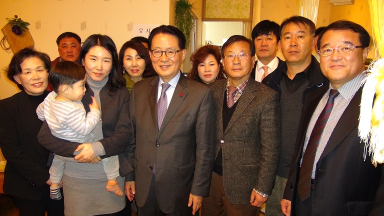 박지원의원이 정읍을 방문 대의원에게 지지를 호소 했다.
