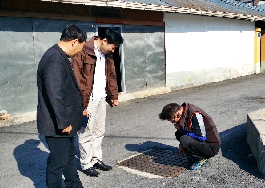 신태인읍 민원현장을 점검하고 있다.