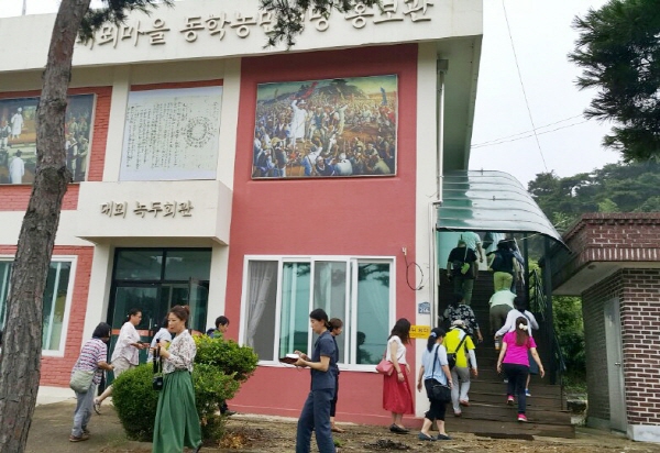 일본 오사카 히라카타시 퇴직교사 모임 OB 교사회 회원들이 동학농민혁명 유적지를 방문했다