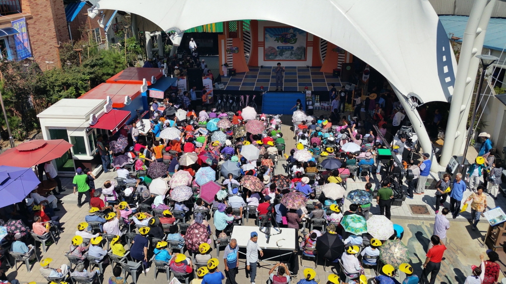 ‘와글와글 시장가요제’가 오는 18일 오후 5시 개그맨 황기순씨의 사회로 정읍 샘고을시장 내 평화주차장 특설무대에서 열린다.