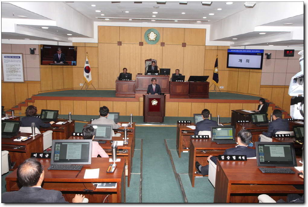 정읍시의회는 제238회 정읍시의회 제2차 정례회를 11월 14일 개회하였다.
