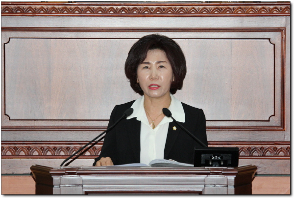정읍시 의회 이남희 의원은 정읍시의회 의원 일동을 대신해 "5.18 민주화운동에 대해 망언을 한 김진태, 이종명, 김순례 국회의원 제명을 촉구하는 결의안" 을 낭독했다.