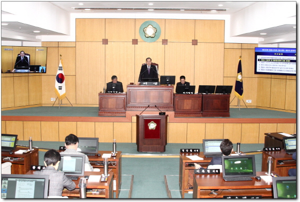 정읍시의회(의장 최낙삼)는 1.13~1.21일까지 9일간의 일정으로 제249회 정읍시의회 임시회를 마무리하였다.