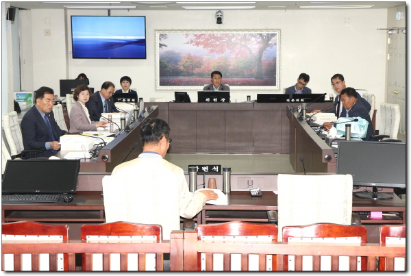 정읍시의회는 가축분뇨 공동자원화사업 관련 행정사무조사 특별위원회를 구성했다.