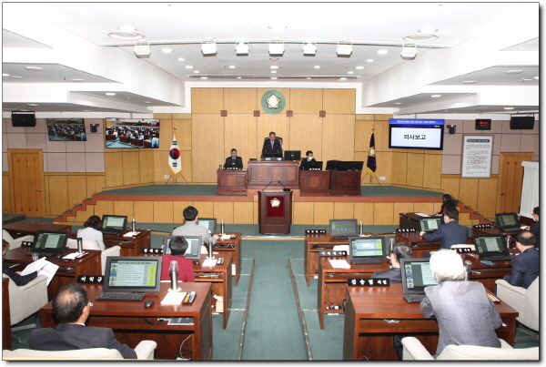 정읍시의회는 제251회 정읍시의회 임시회를 17일부터 25일까지 9일간의 일정으로 마무리하였다.