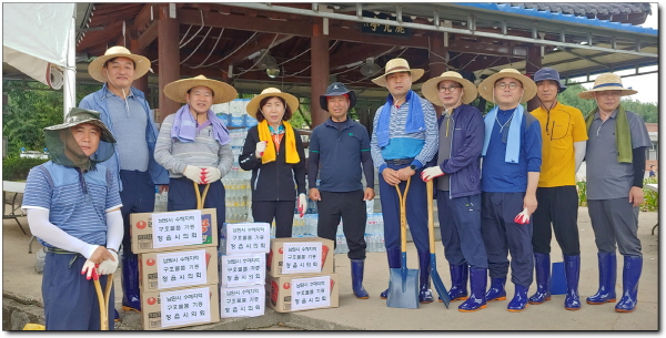 지난 14일, 정읍시의회의원들은 특별재난지역으로 선포된 남원시 송동면 호우 피해지역을 찾아 봉사활동을 하였다.