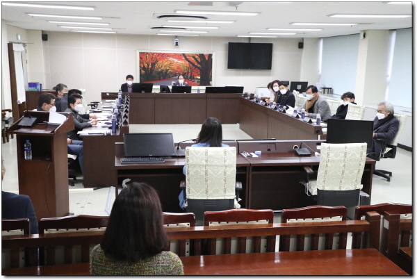 정읍시의회(의장 조상중)은 지난 3일 『설명절 관련 공직선거법 및 공직선거법 일부 개정법률 설명회』를 개최했다.