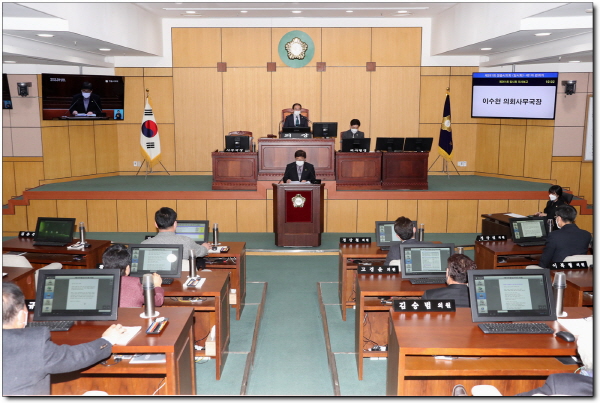 정읍시의회는 제261회 임시회를 2월 23일부터 2월 26일까지 4일간의 일정으로 개회하였다.