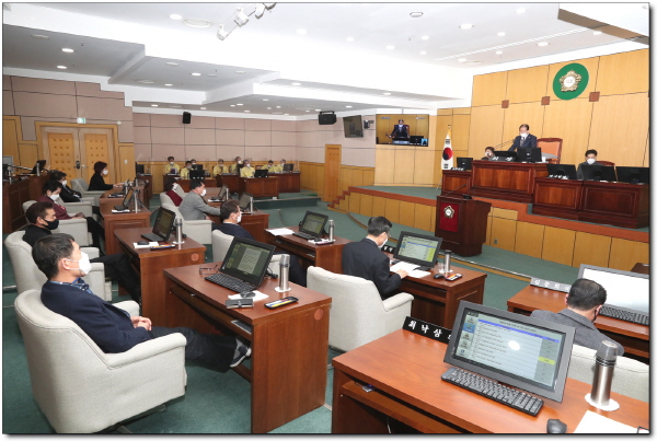 정읍시의회는 2월 23일부터 2월 26일까지 4일간의 일정으로 제261회 정읍시의회 임시회를 마무리 하였다.