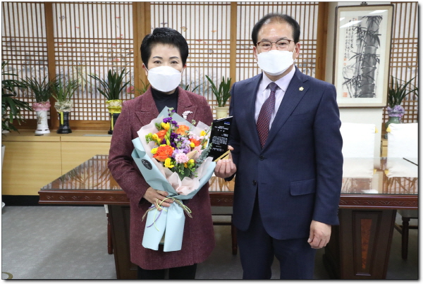 지난 2월 26일 정읍시의회 황혜숙 의원이 (사)한국지방정부학회(회장 허철행)에서 수여하는『2020년 한국 지방정부 의정대상』 우수상을 수상 했다