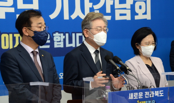 더불어민주당 대권주자 이재명 지사가 8월 1일(일) 경선후보로는 처음으로 전북을 방문해 지지를 호소했다.