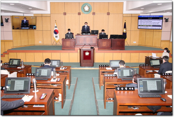 정읍시의회는 제271회 정읍시의회 임시회를 2월 22일부터 2월 25일까지 4일간의 일정으로 마무리 하였다.