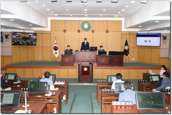 제276회 정읍시의회(의장 고경윤) 임시회가 28일 10일간의 일정을 마무리하고 폐회했다.