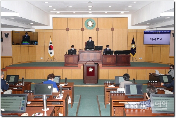 정읍시의회(의장 고경윤)는 21일 제278회 임시회 제2차 본회의를 끝으로 4일간의 일정을 모두 마무리하였다.