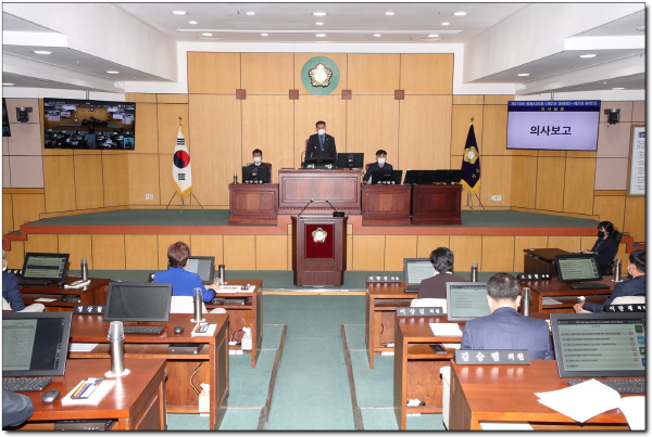정읍시의회(의장 고경윤)는 12월 2일 제279회 제2차 정례회 제3차 본회의를 개회하였다.