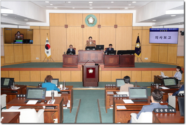 정읍시의회(의장 고경윤)는 1일 제284회 임시회 제2차 본회의를 끝으로 11일간의 일정을 모두 마무리하였다.
