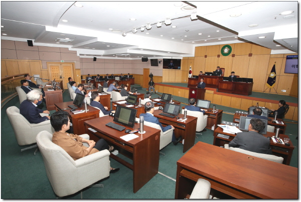 정읍시의회(의장 고경윤)가 2023년도 행정 사무감사를 앞두고 10월 31일까지 시정에 대한 시민 의견을 접수한다.